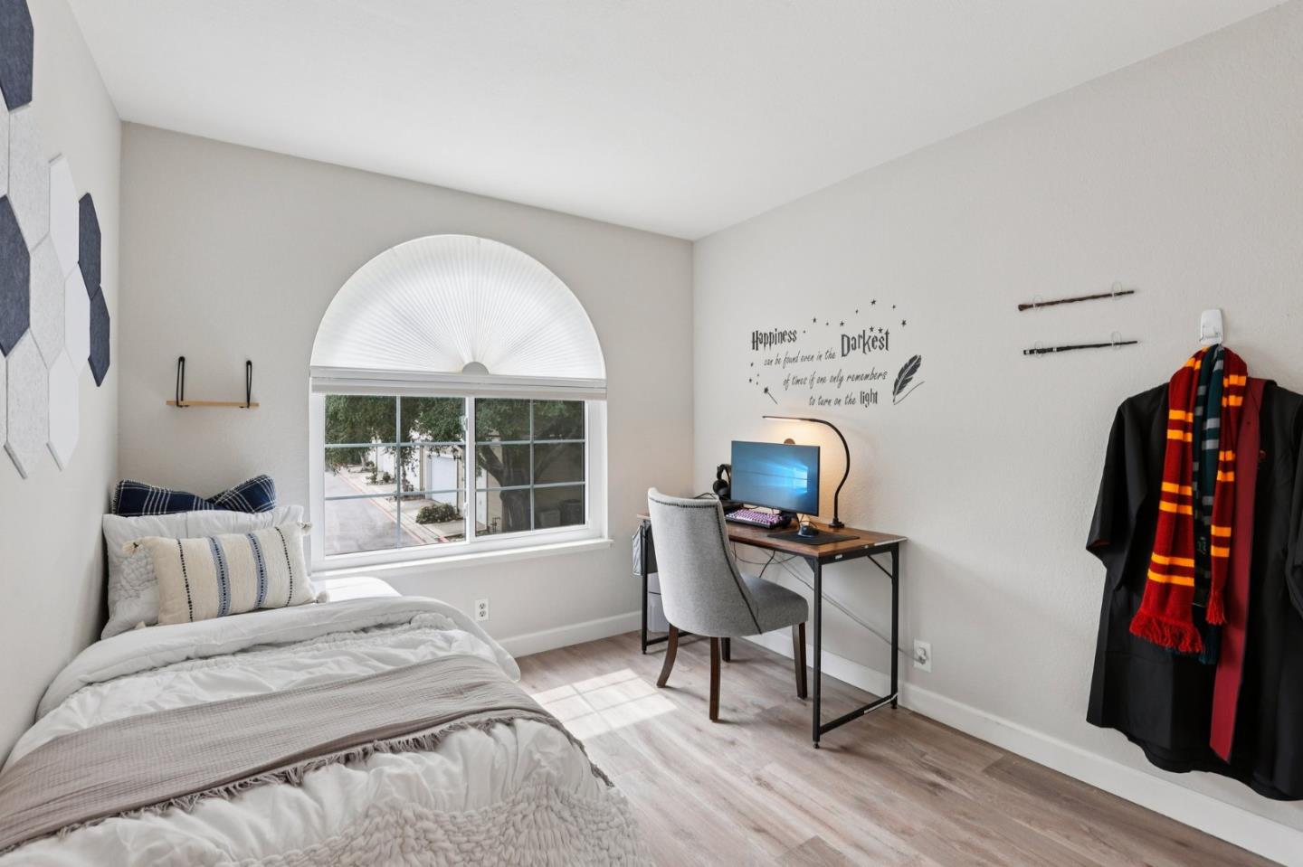 2890 Buena Crest Court