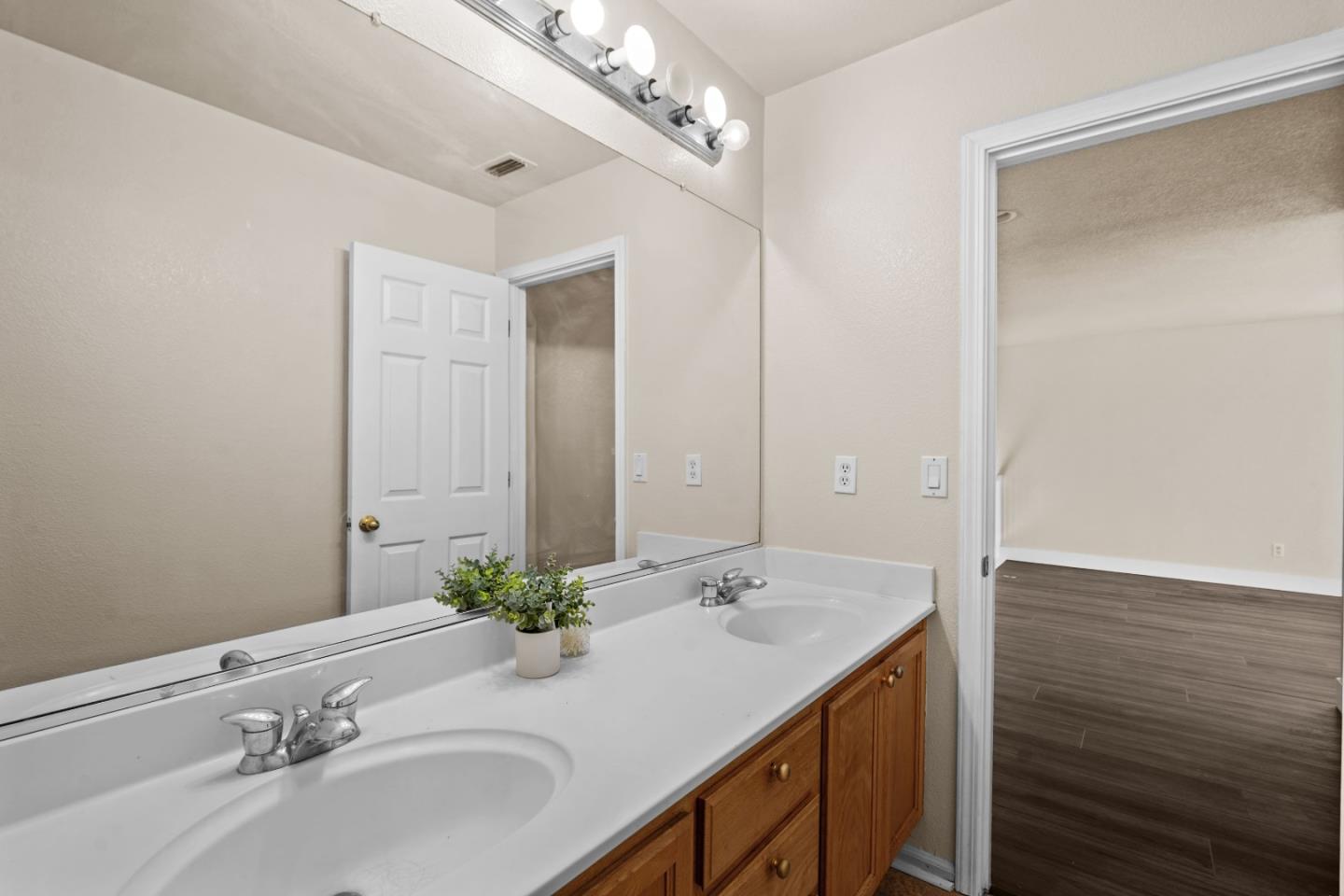 5071 Moorcroft Circle