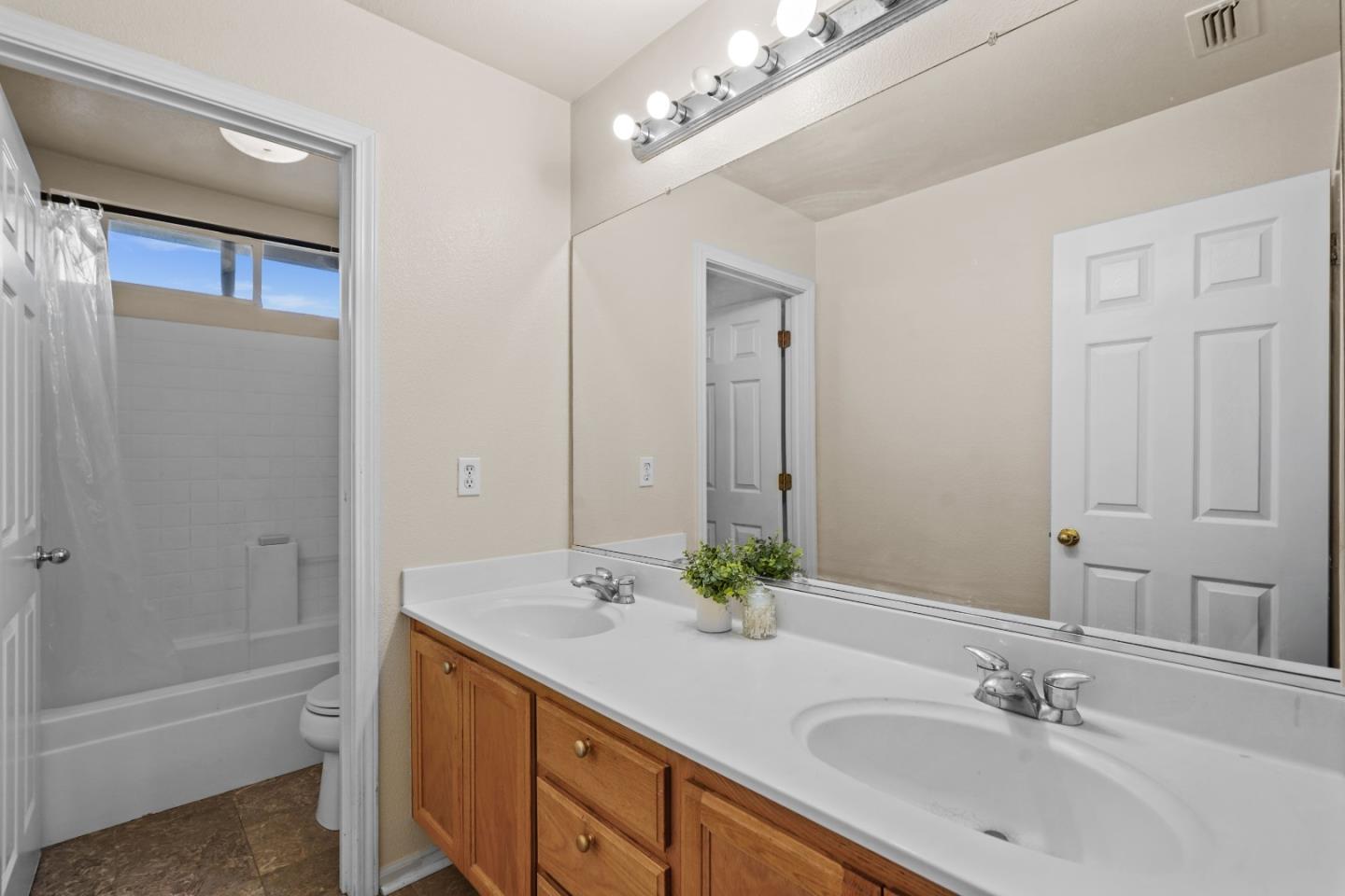 5071 Moorcroft Circle