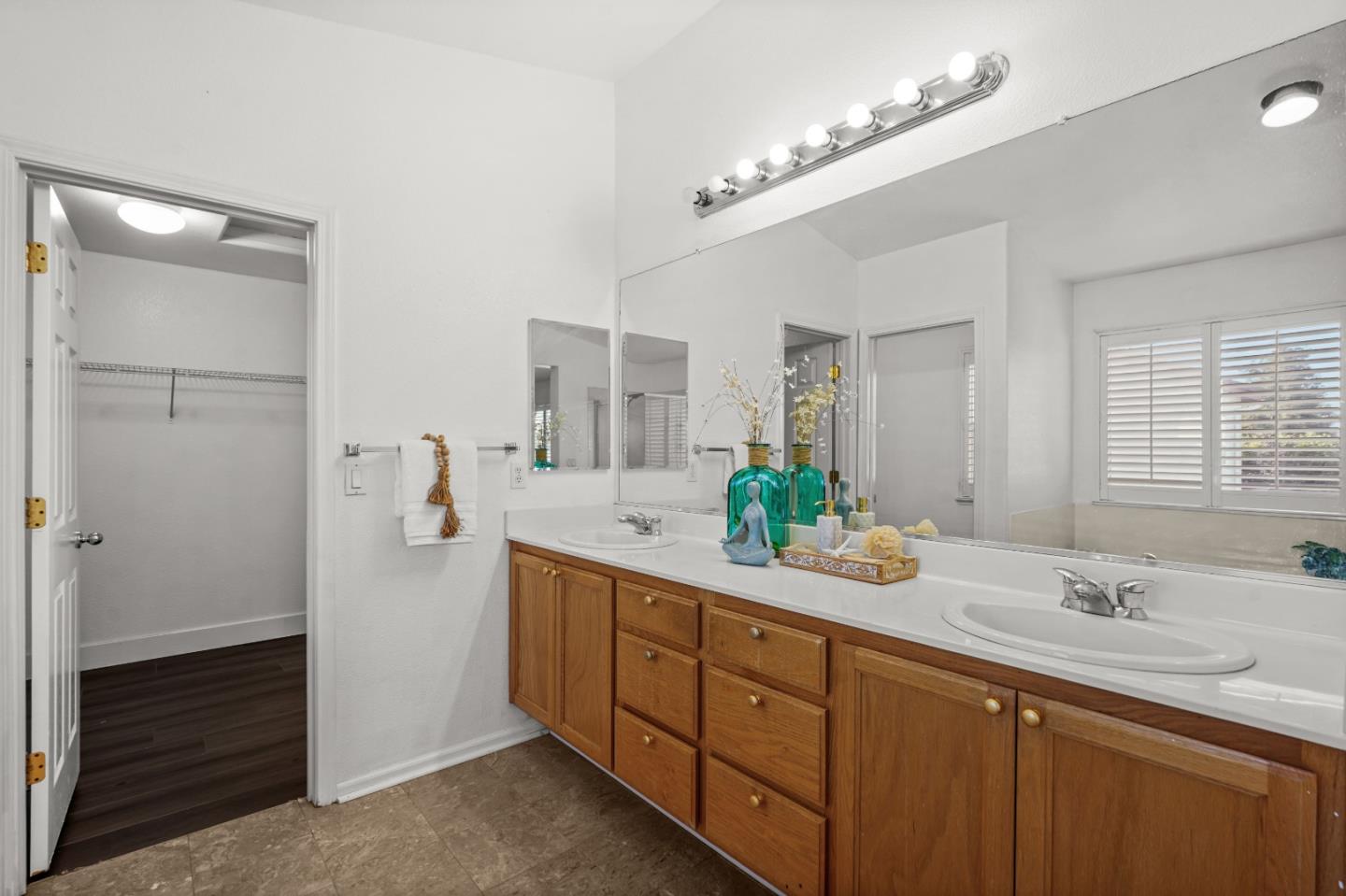 5071 Moorcroft Circle