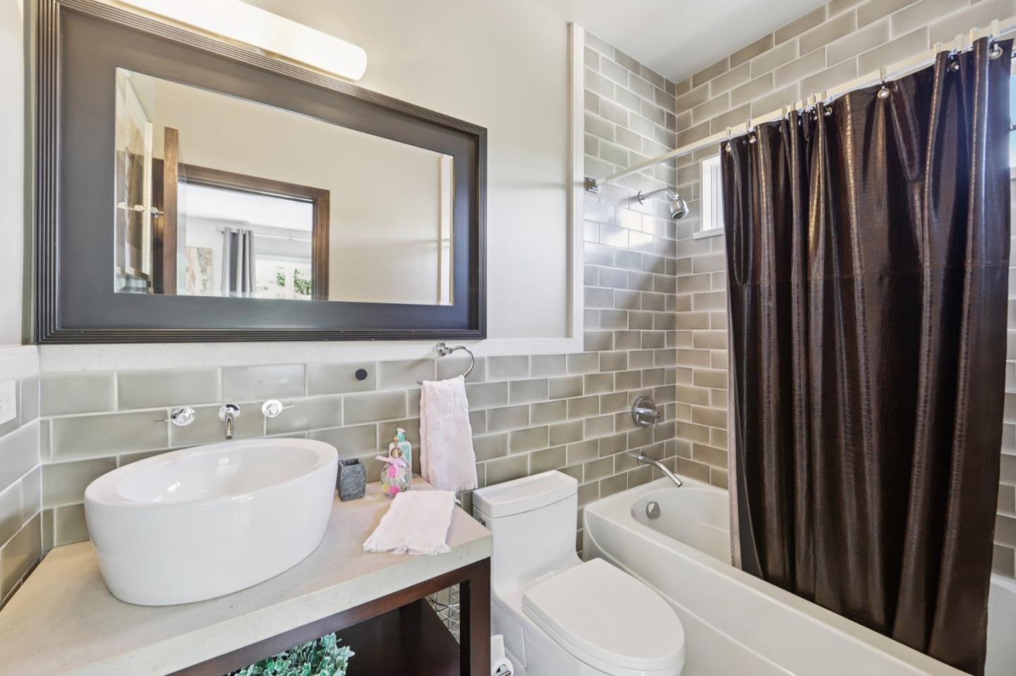 4903 Eastbourne Court