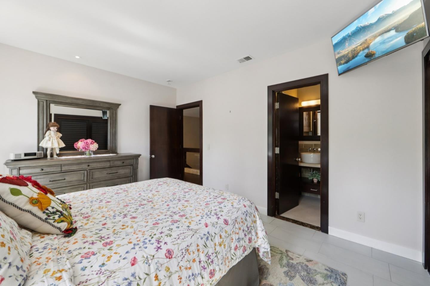 4903 Eastbourne Court