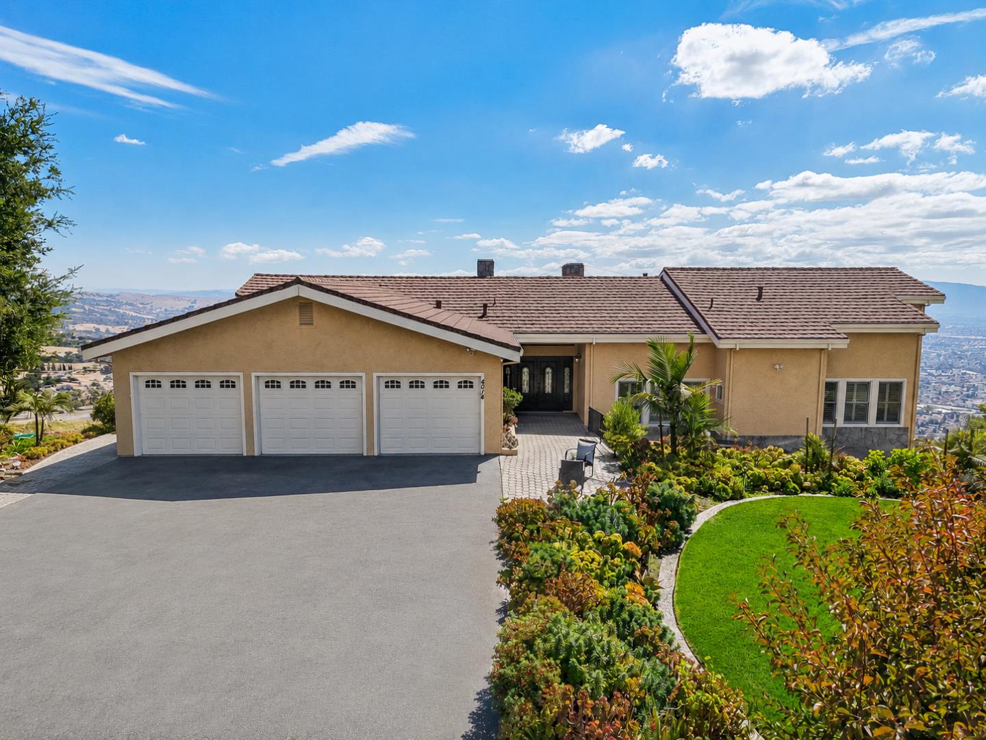 4014 Higuera Highland LN