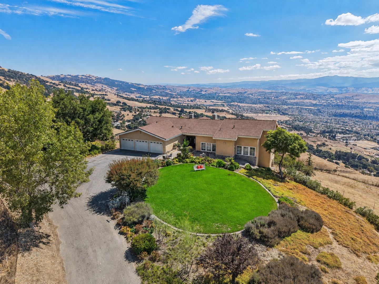 4014 Higuera Highland LN