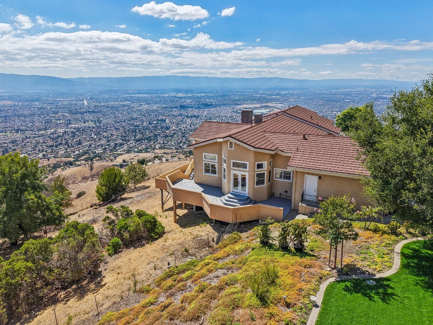 4014 Higuera Highland LN