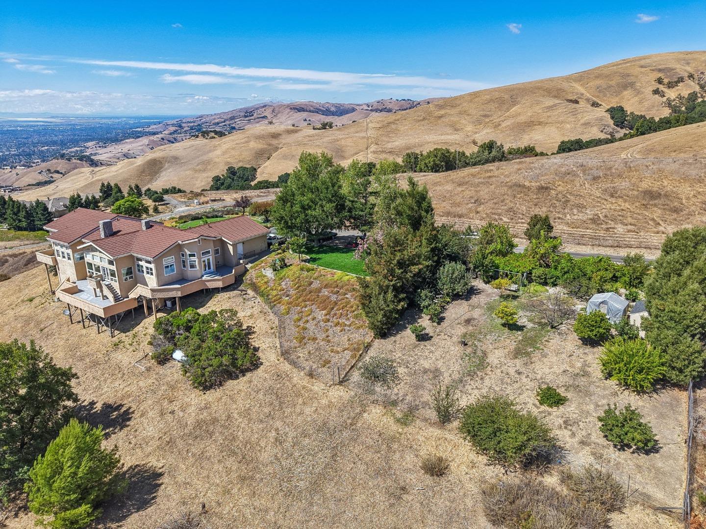 4014 Higuera Highland LN