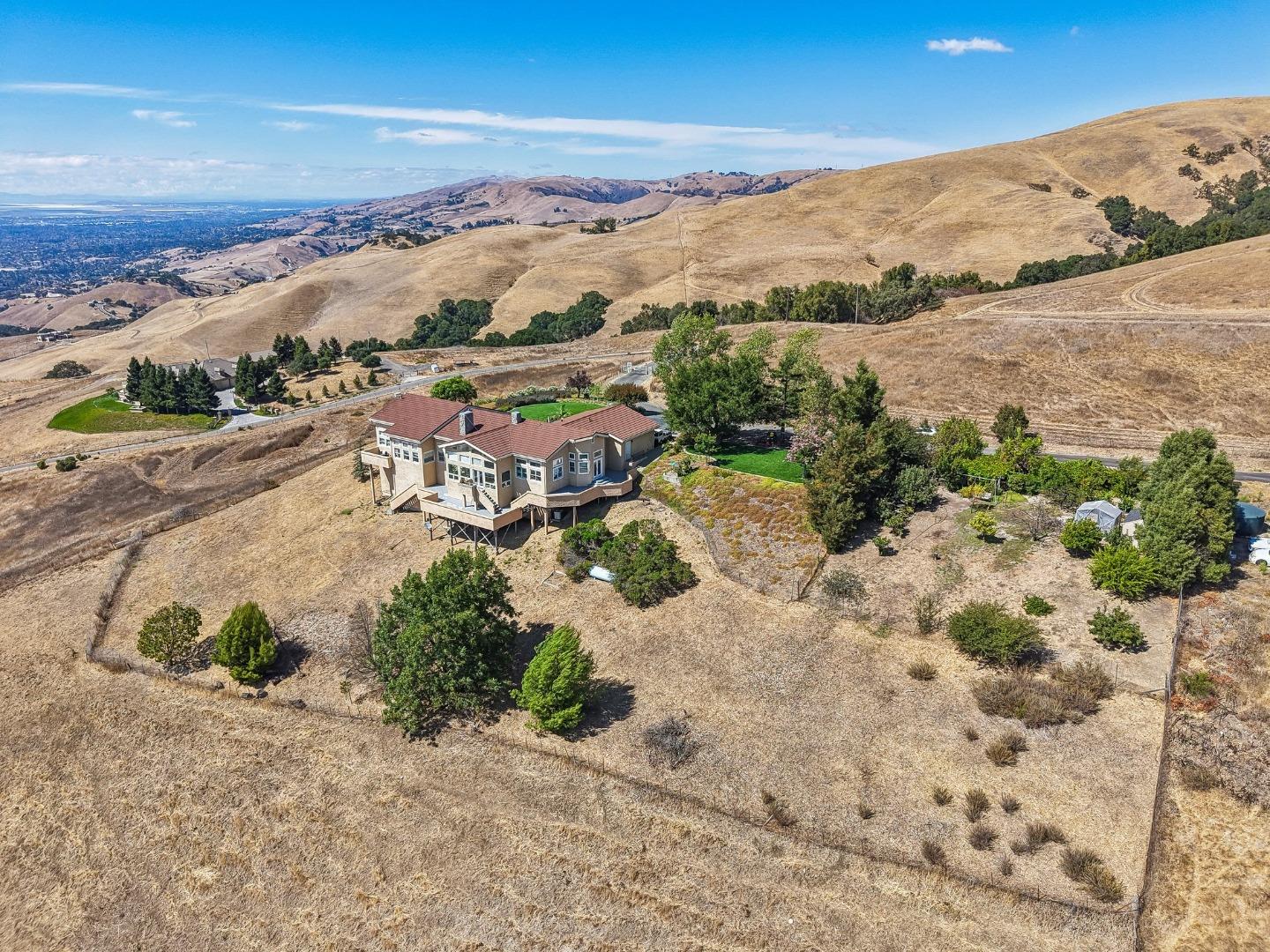 4014 Higuera Highland LN