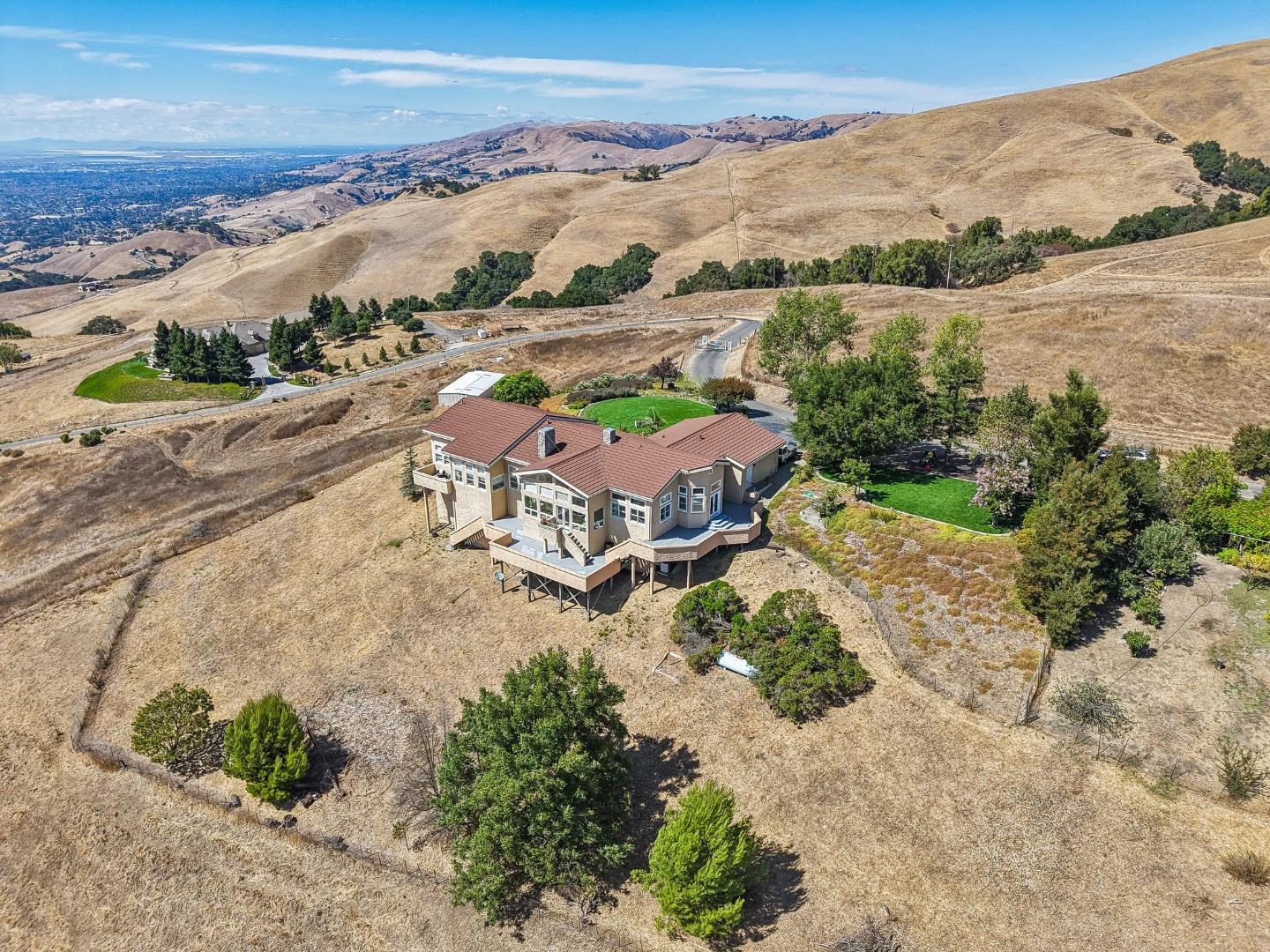 4014 Higuera Highland LN