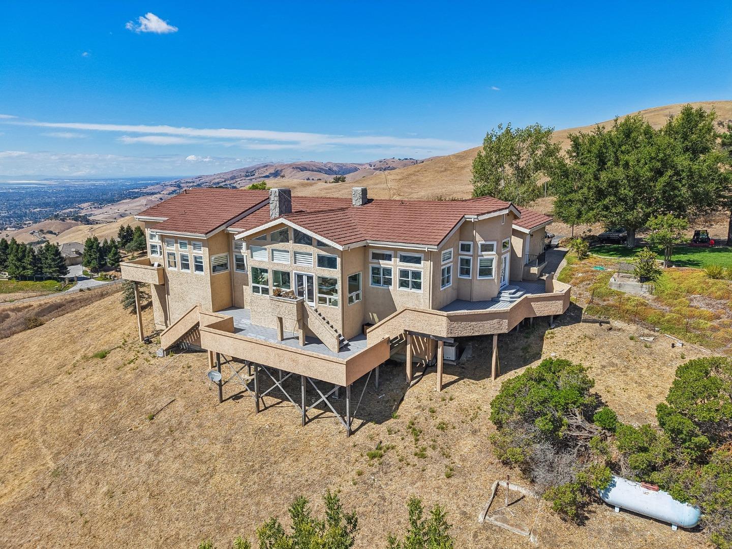 4014 Higuera Highland LN