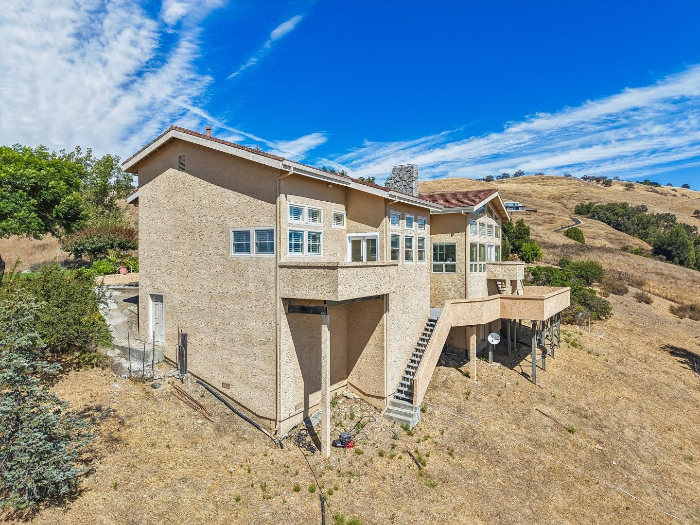 4014 Higuera Highland LN