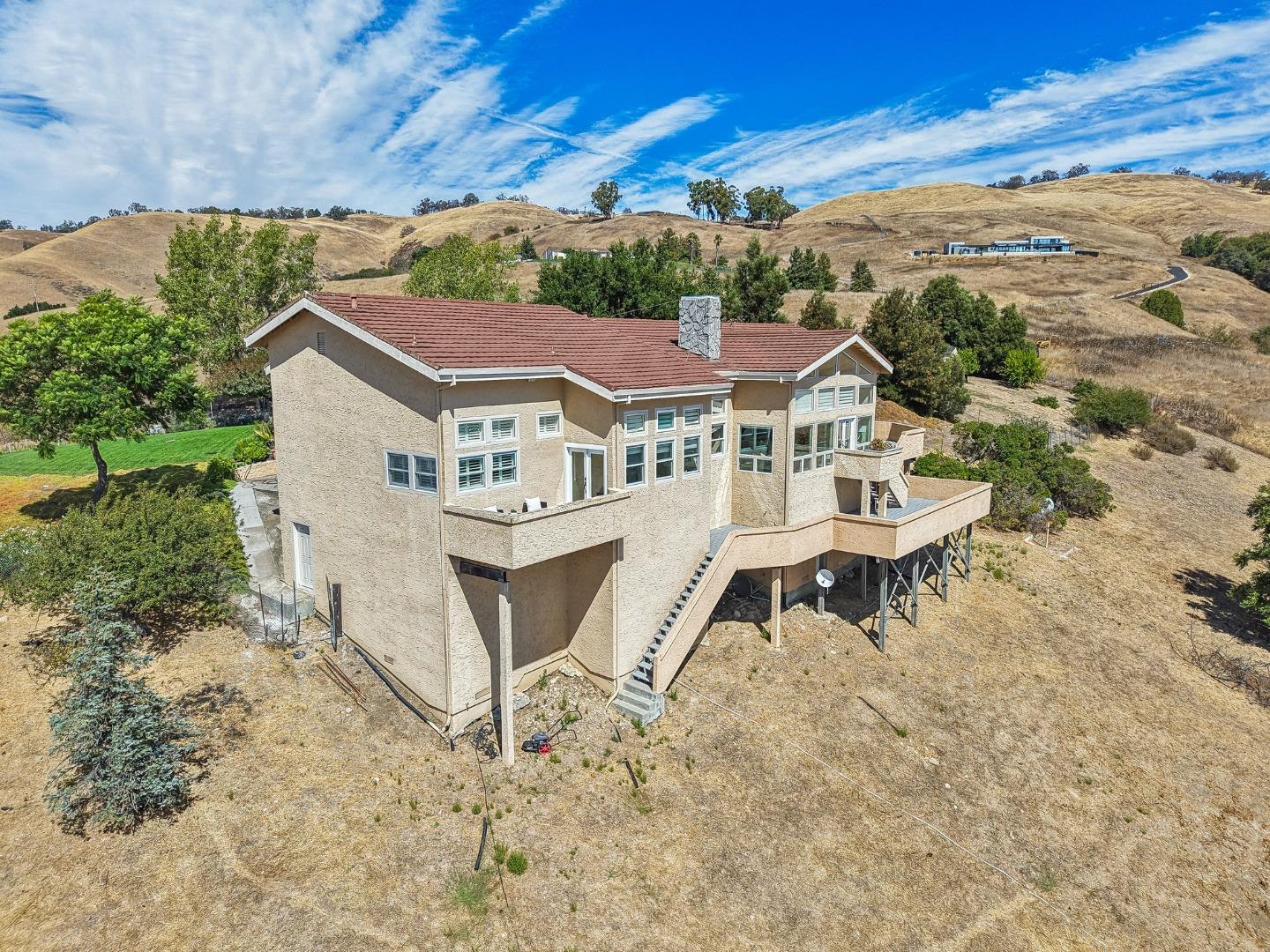 4014 Higuera Highland LN