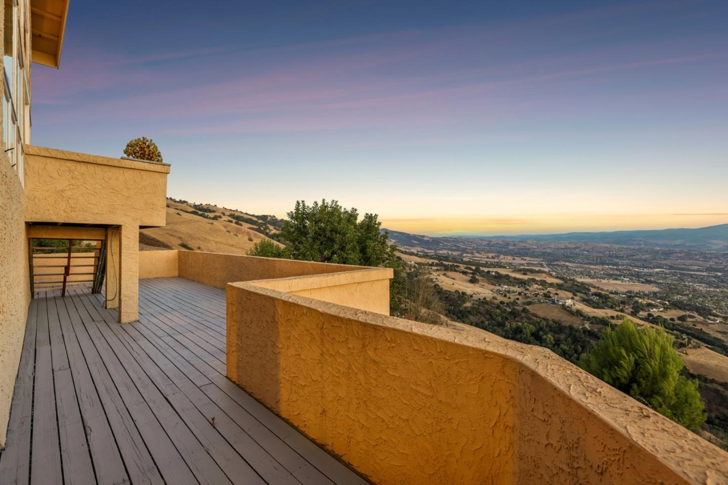 4014 Higuera Highland LN