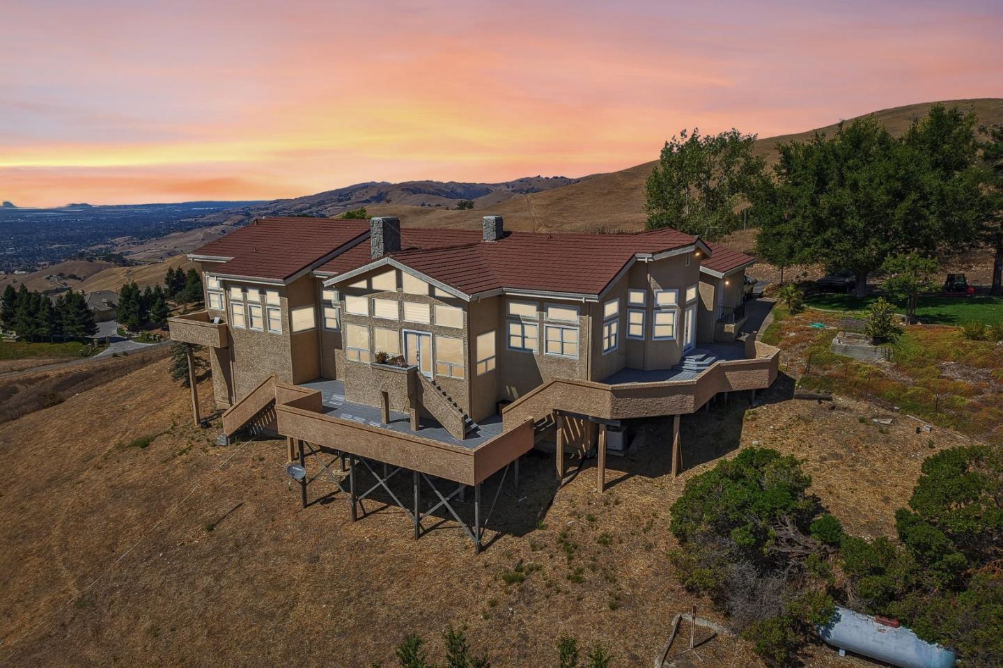 4014 Higuera Highland LN