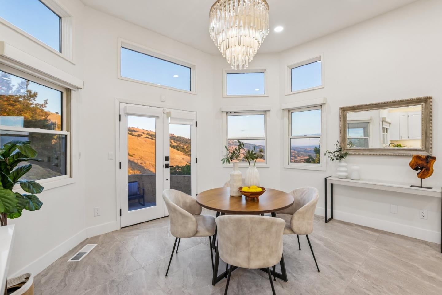 4014 Higuera Highland LN