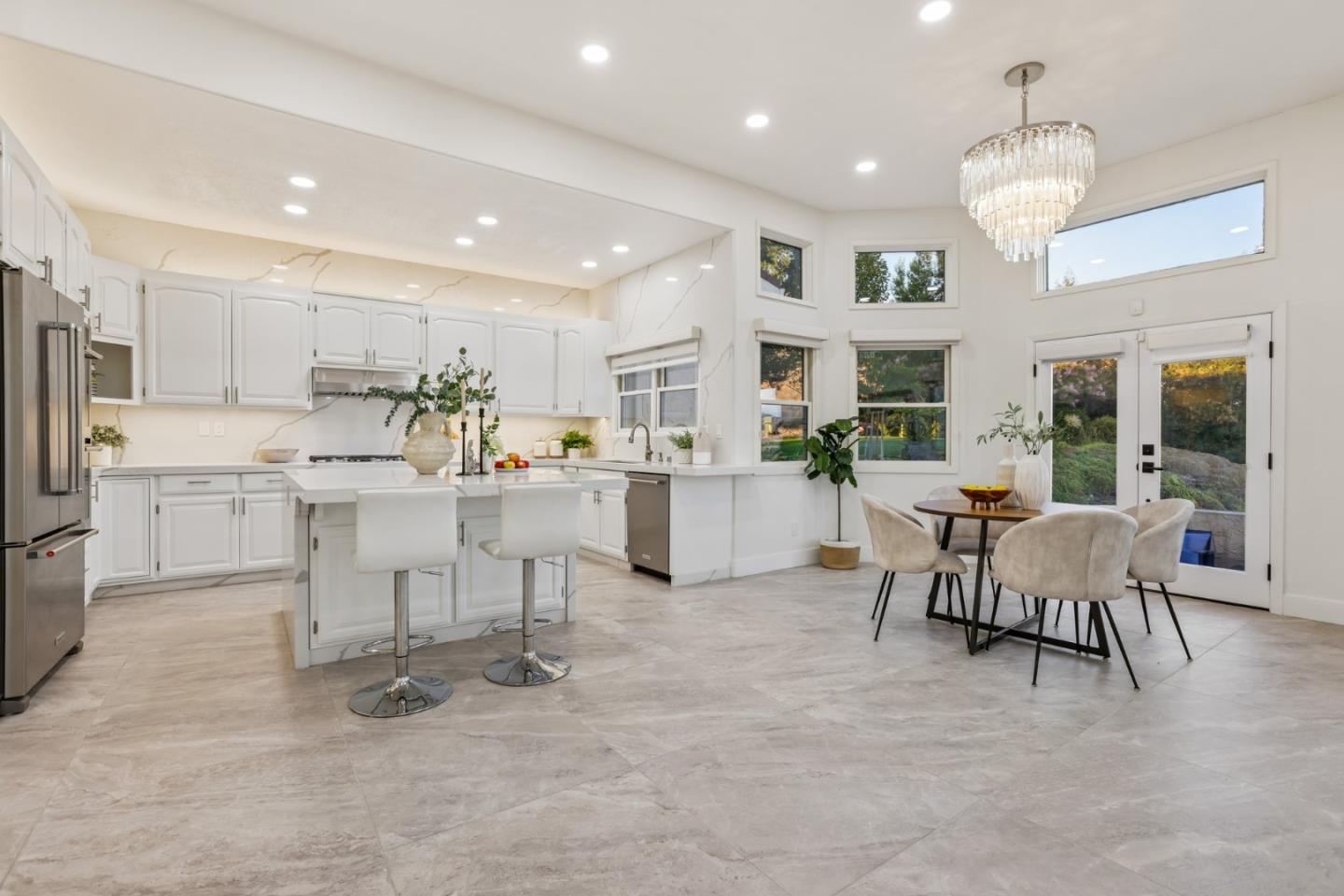 4014 Higuera Highland LN