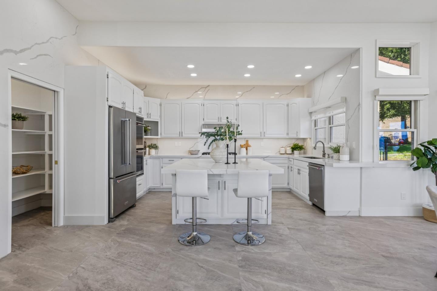 4014 Higuera Highland LN