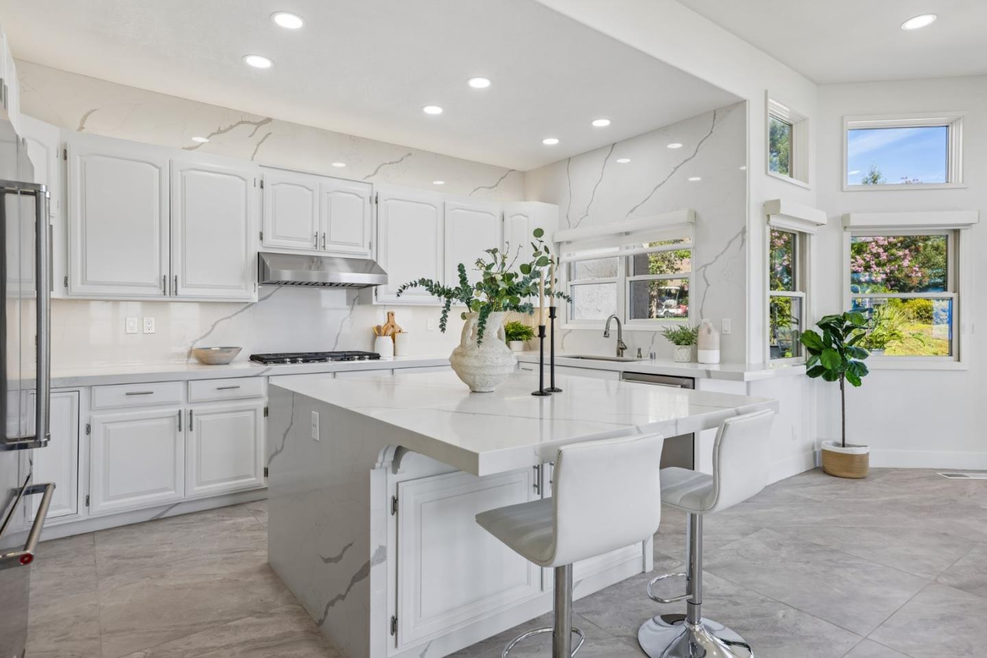 4014 Higuera Highland LN