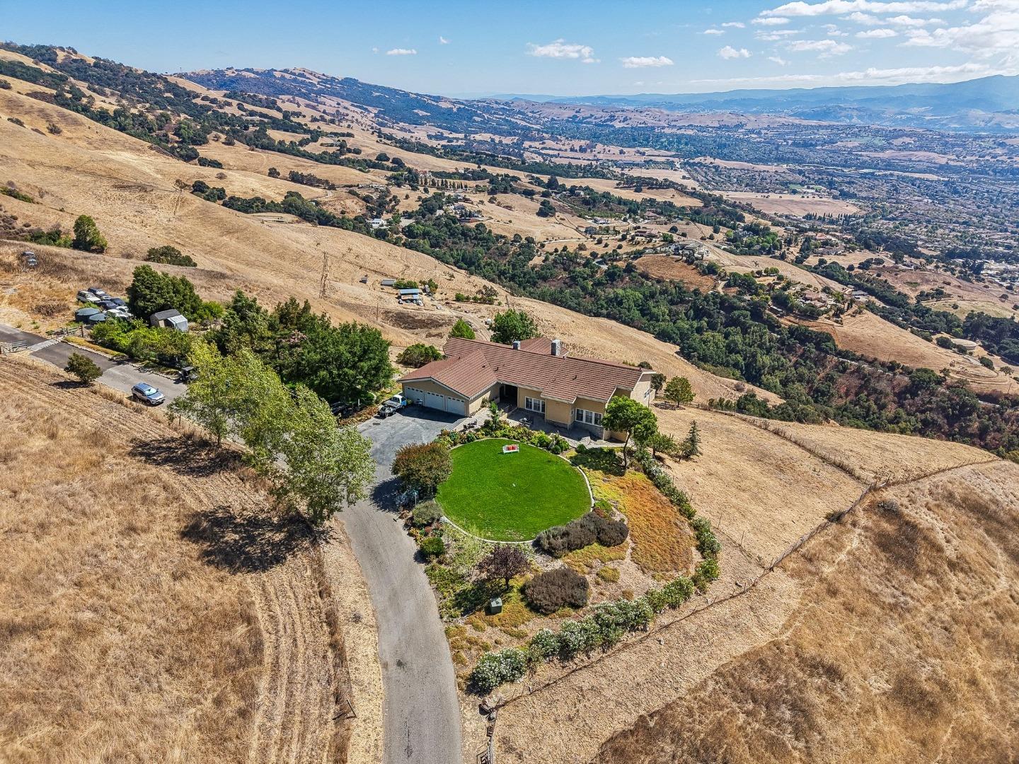 4014 Higuera Highland LN