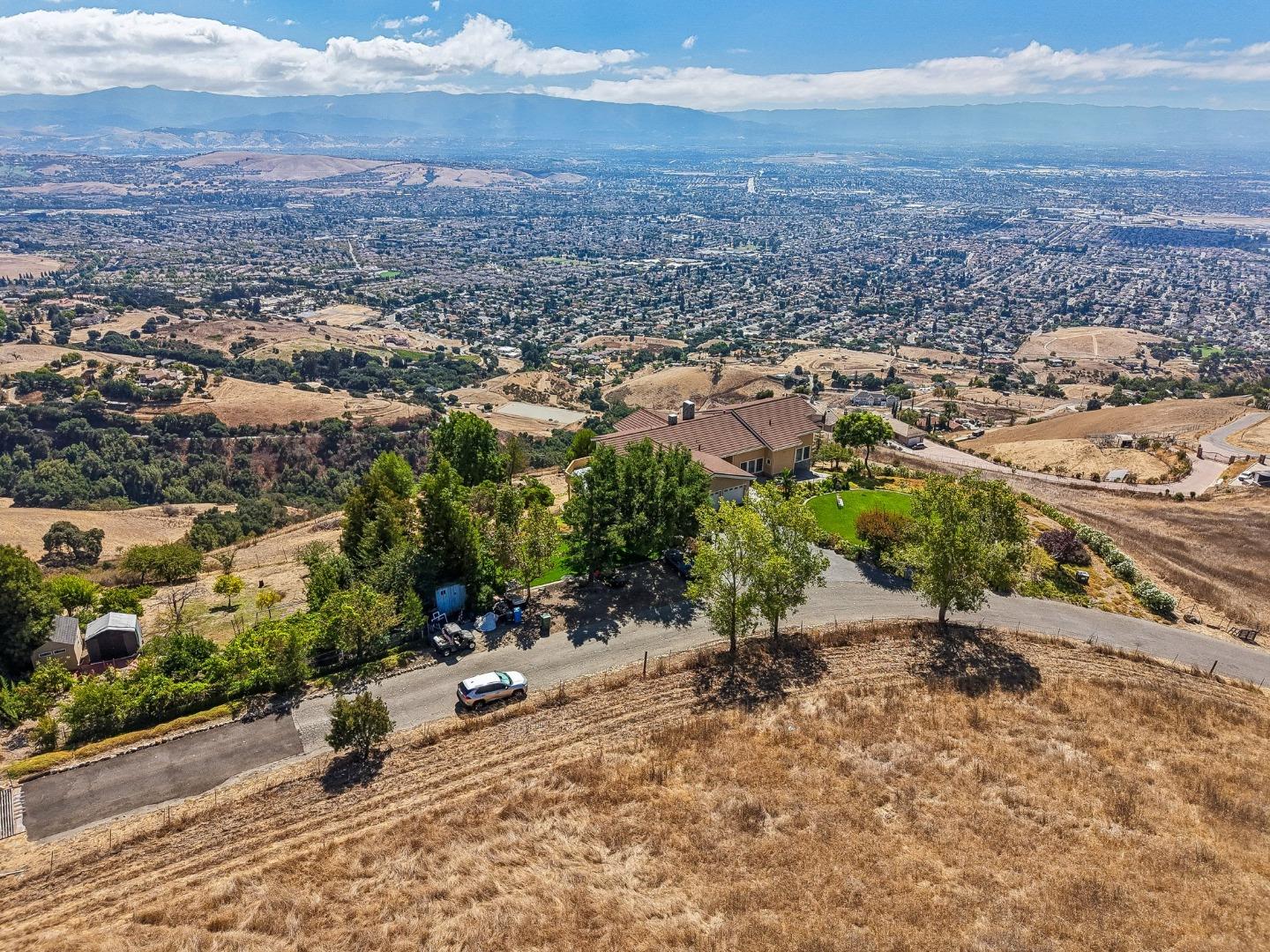 4014 Higuera Highland LN