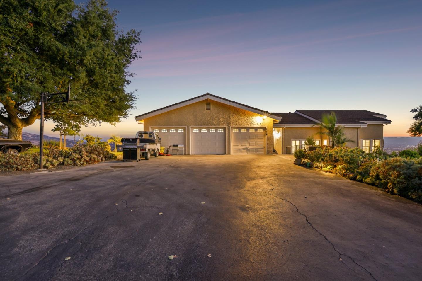 4014 Higuera Highland LN