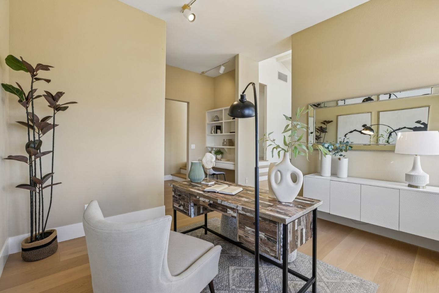 4014 Higuera Highland LN