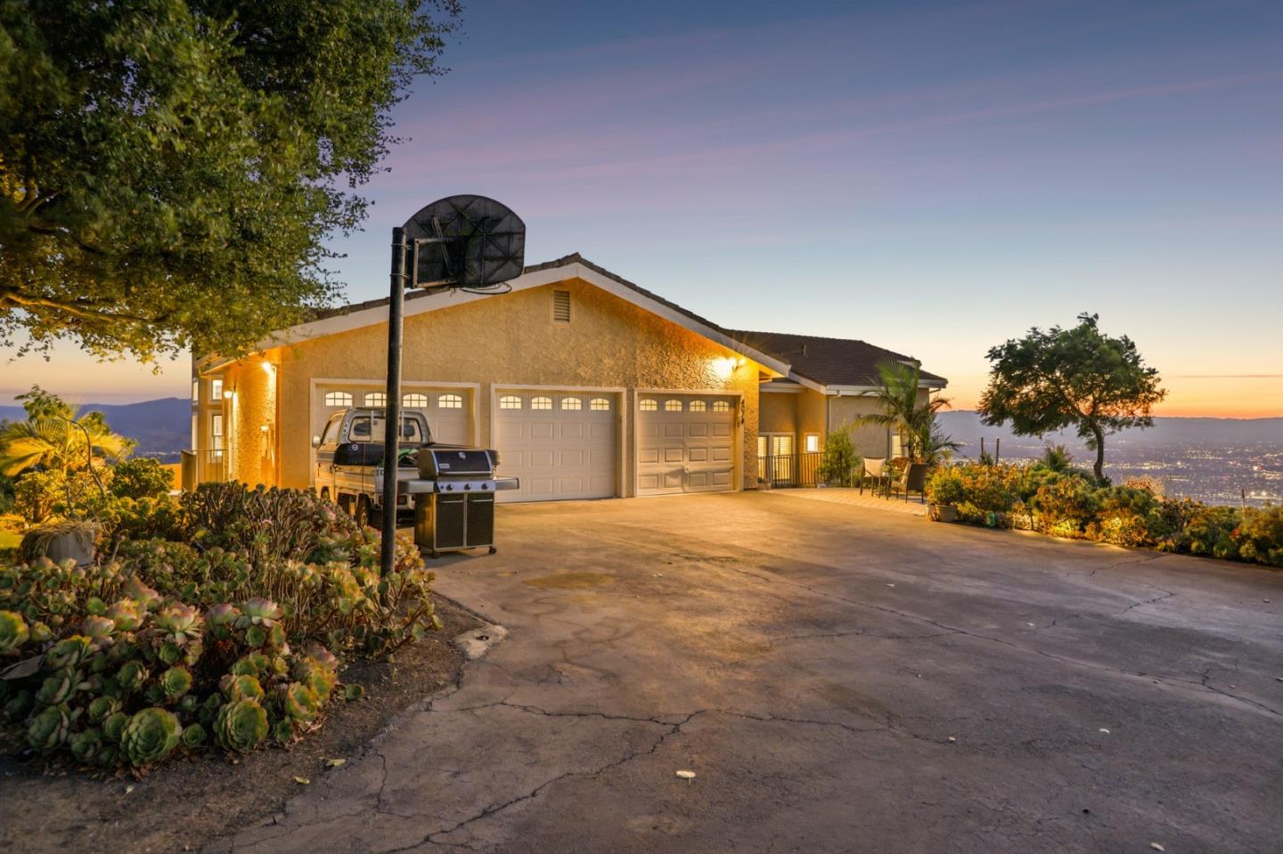 4014 Higuera Highland LN