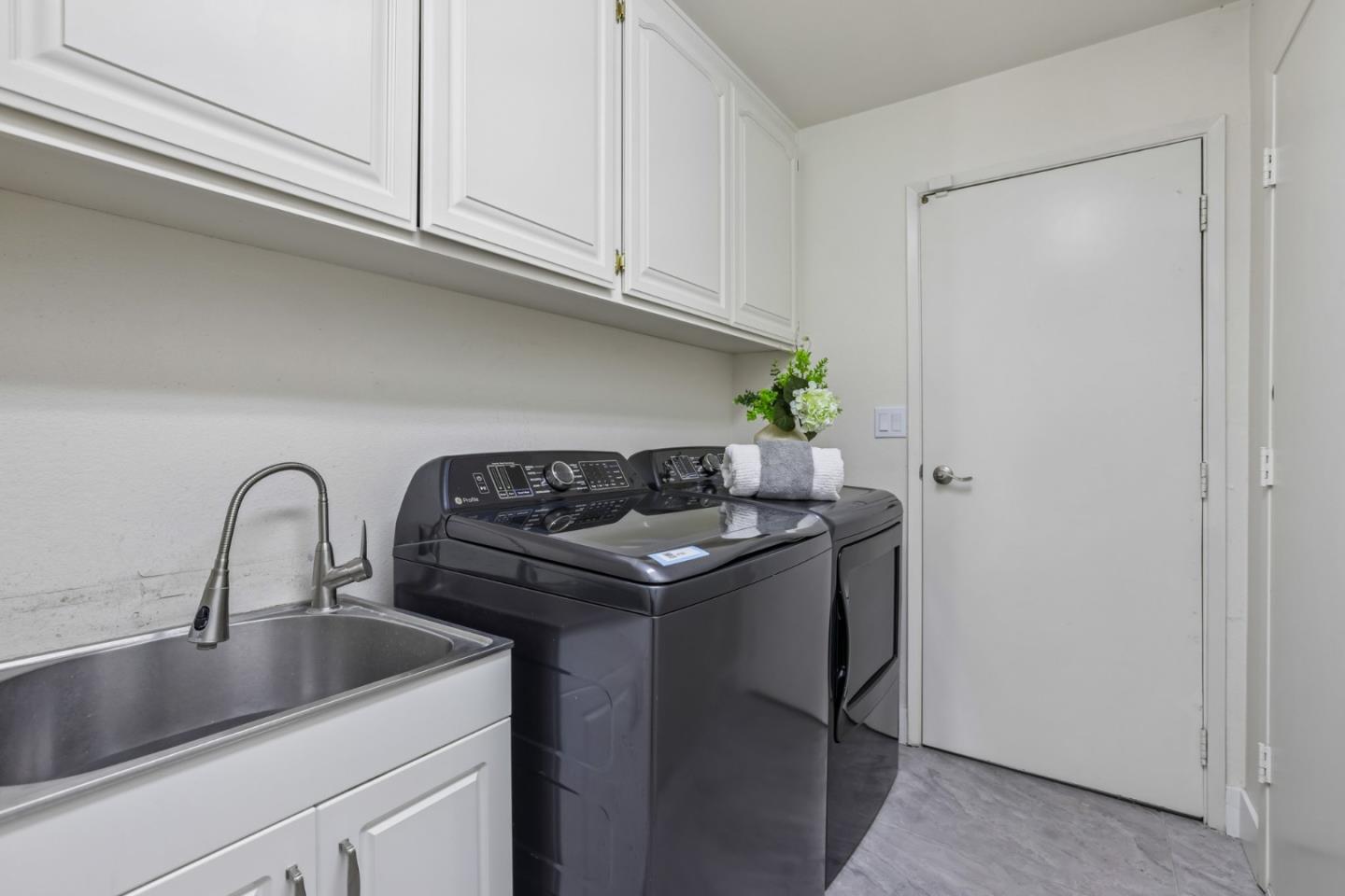 4014 Higuera Highland LN