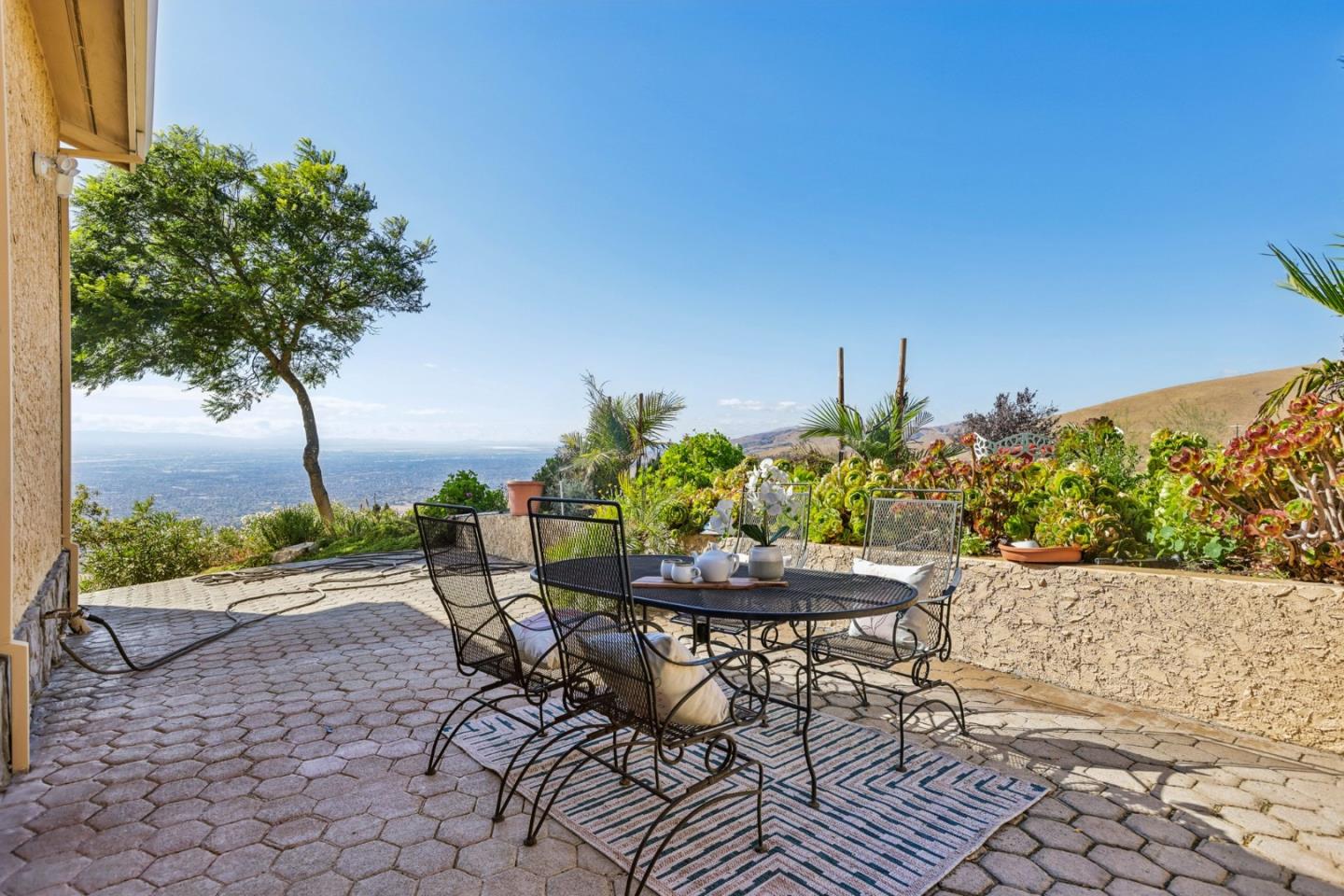 4014 Higuera Highland LN
