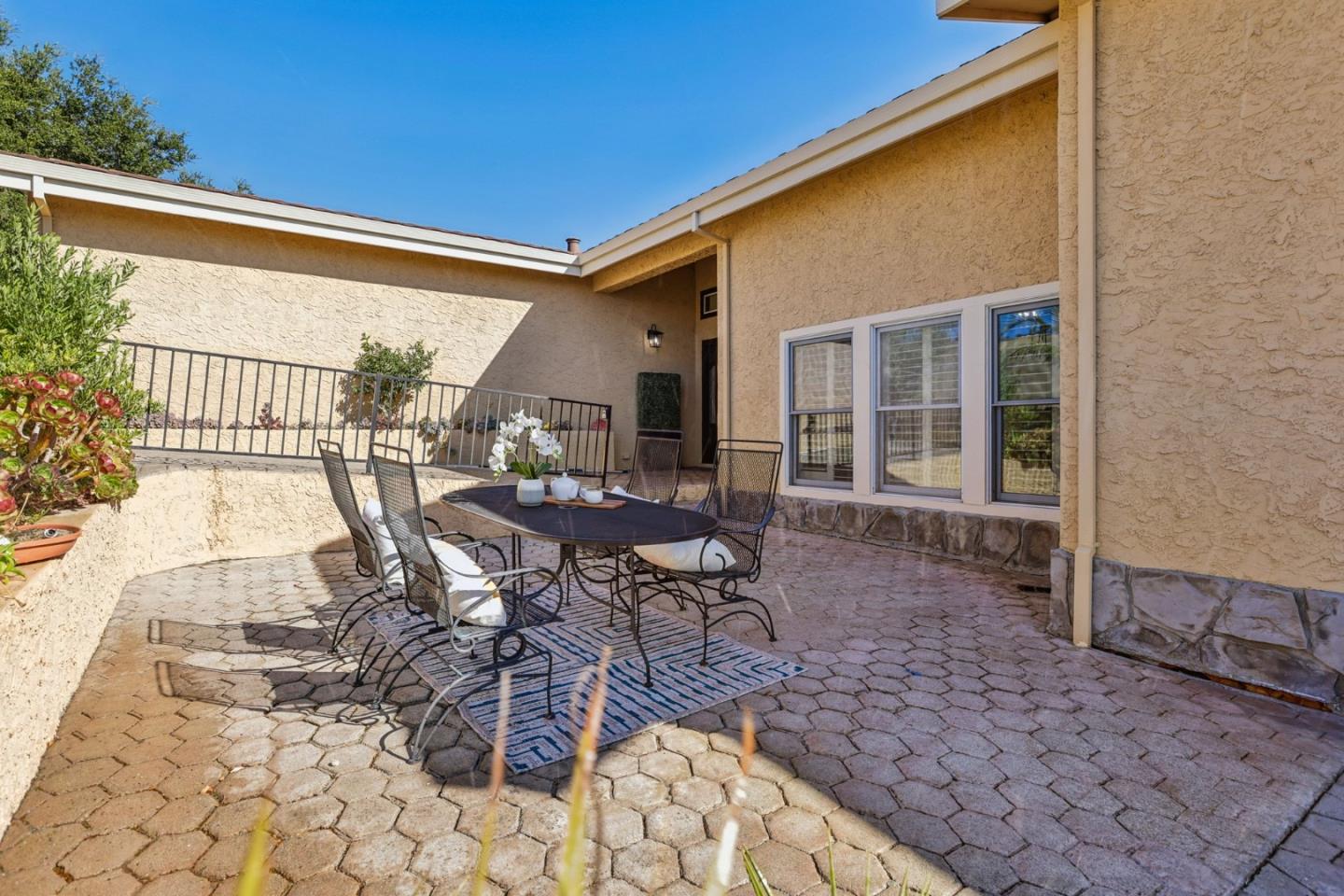 4014 Higuera Highland LN