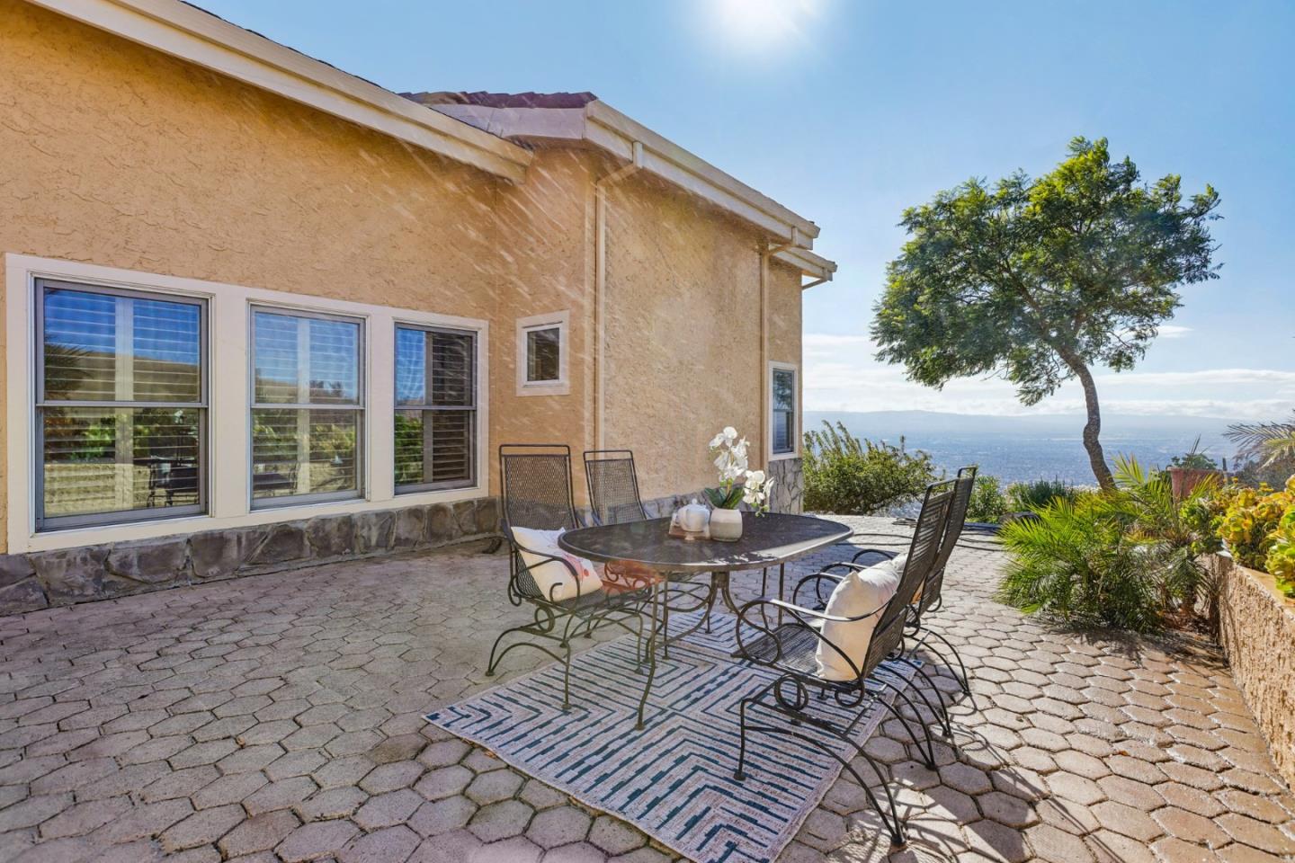 4014 Higuera Highland LN
