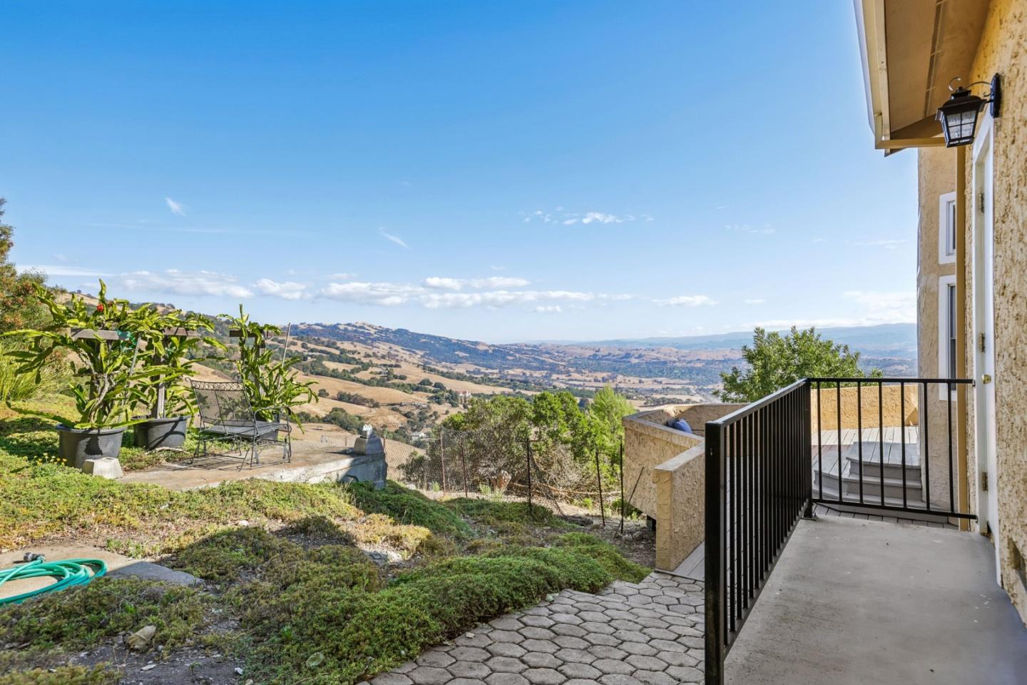 4014 Higuera Highland LN