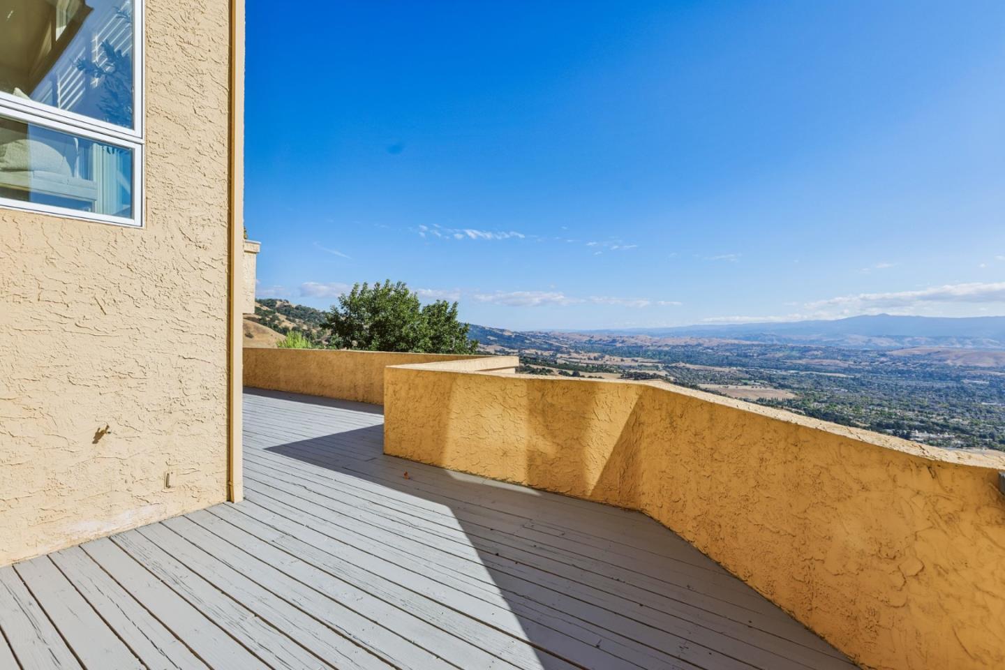 4014 Higuera Highland LN