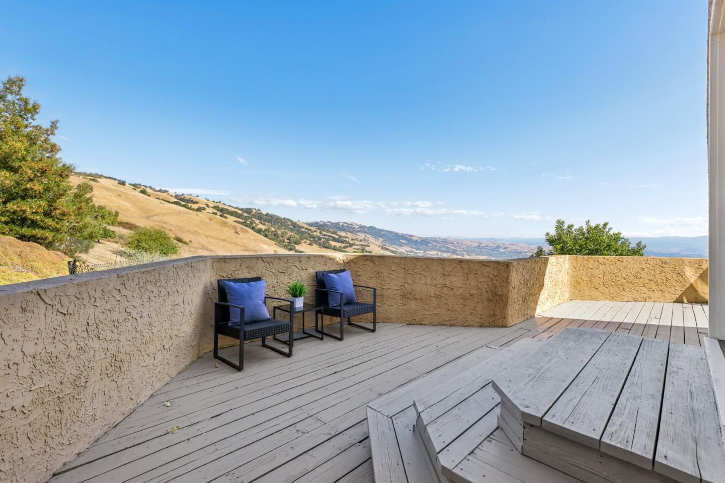 4014 Higuera Highland LN