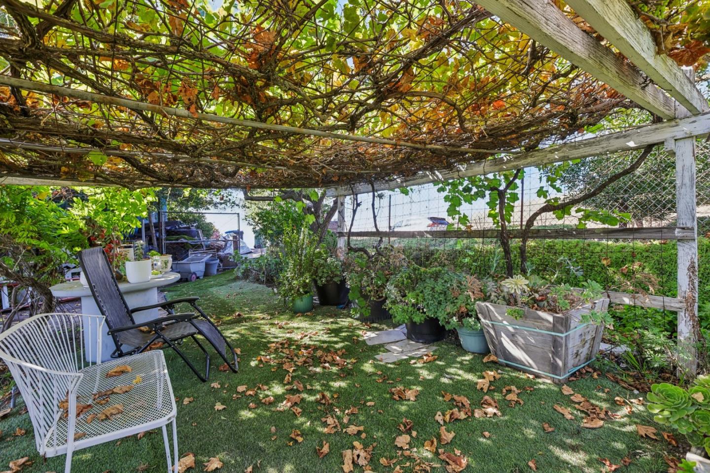 4014 Higuera Highland LN