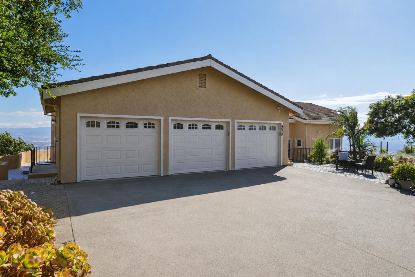 4014 Higuera Highland LN
