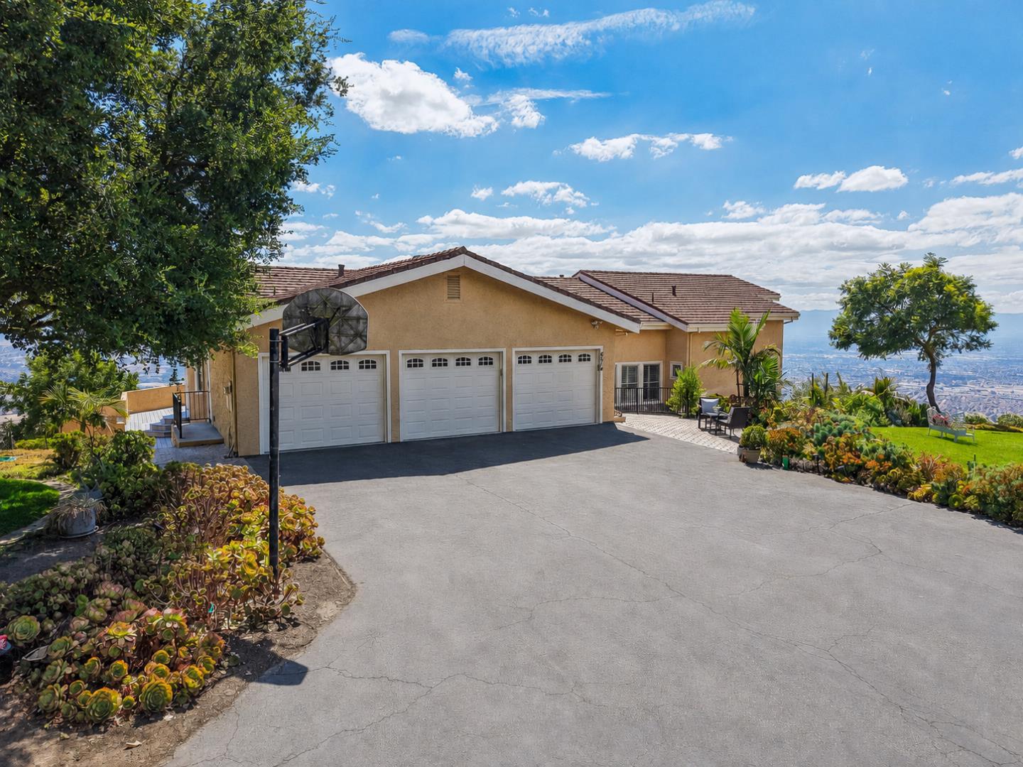 4014 Higuera Highland LN