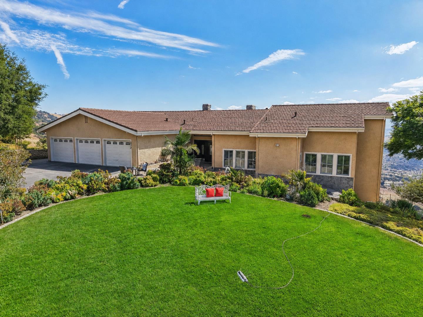 4014 Higuera Highland LN