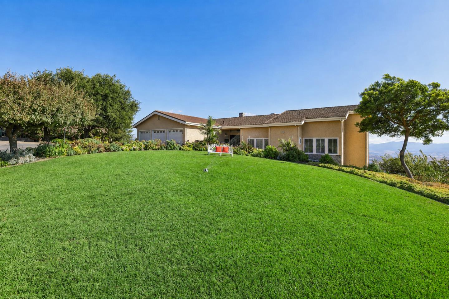4014 Higuera Highland LN