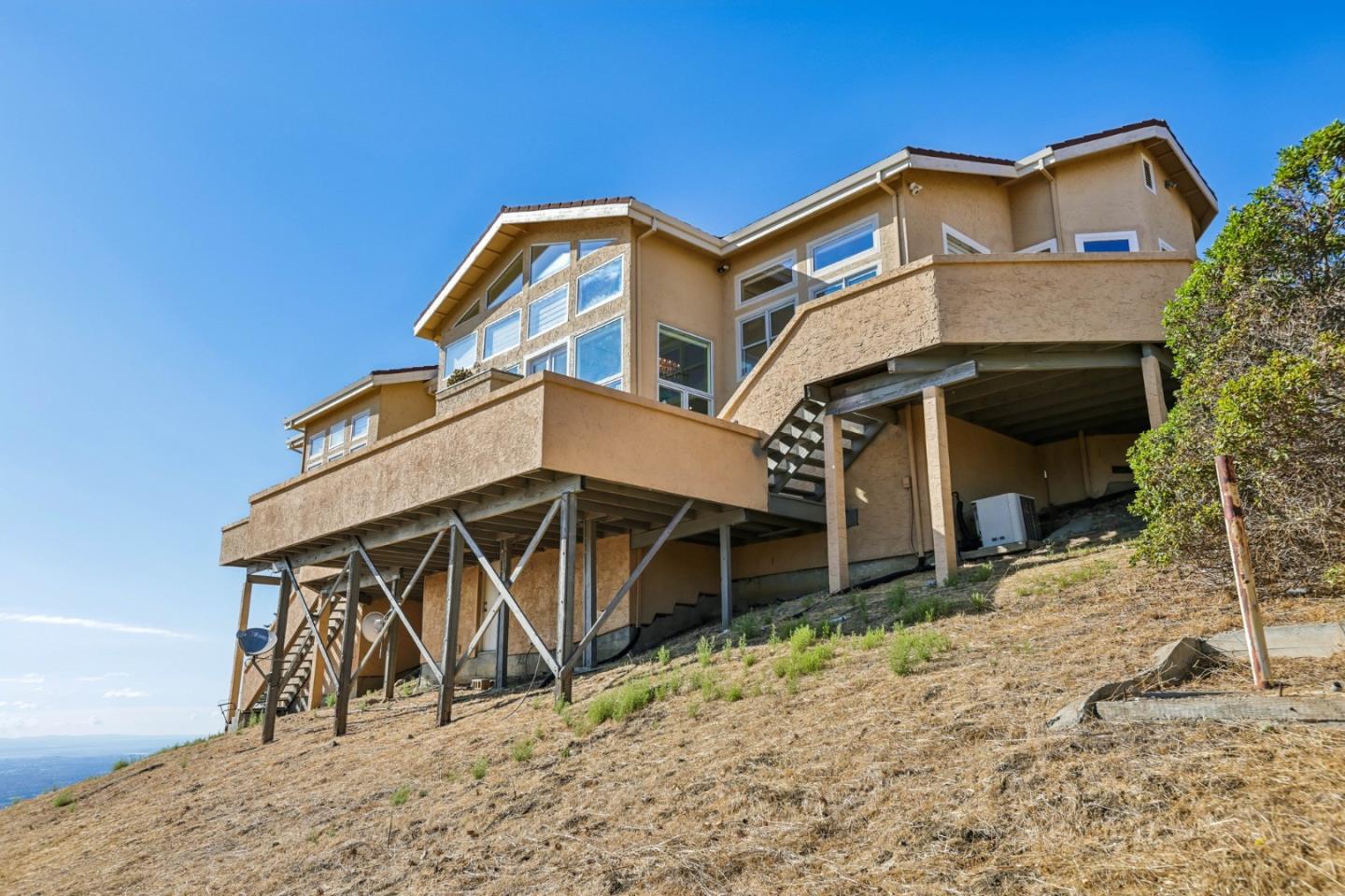 4014 Higuera Highland LN