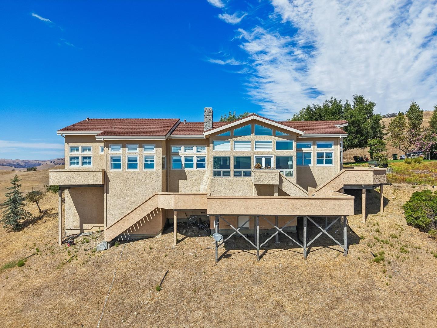 4014 Higuera Highland LN