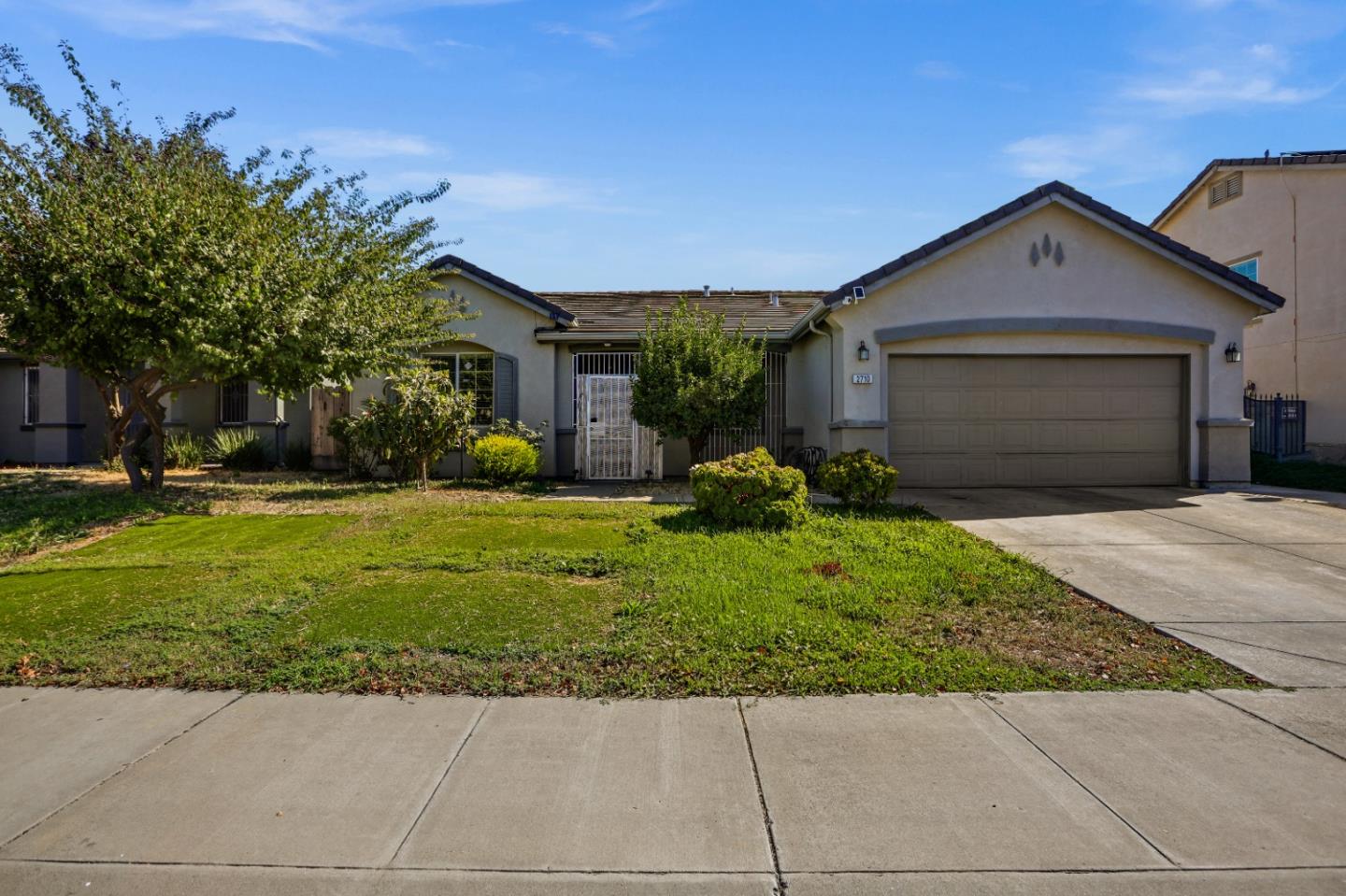 2710 Sebastan LN