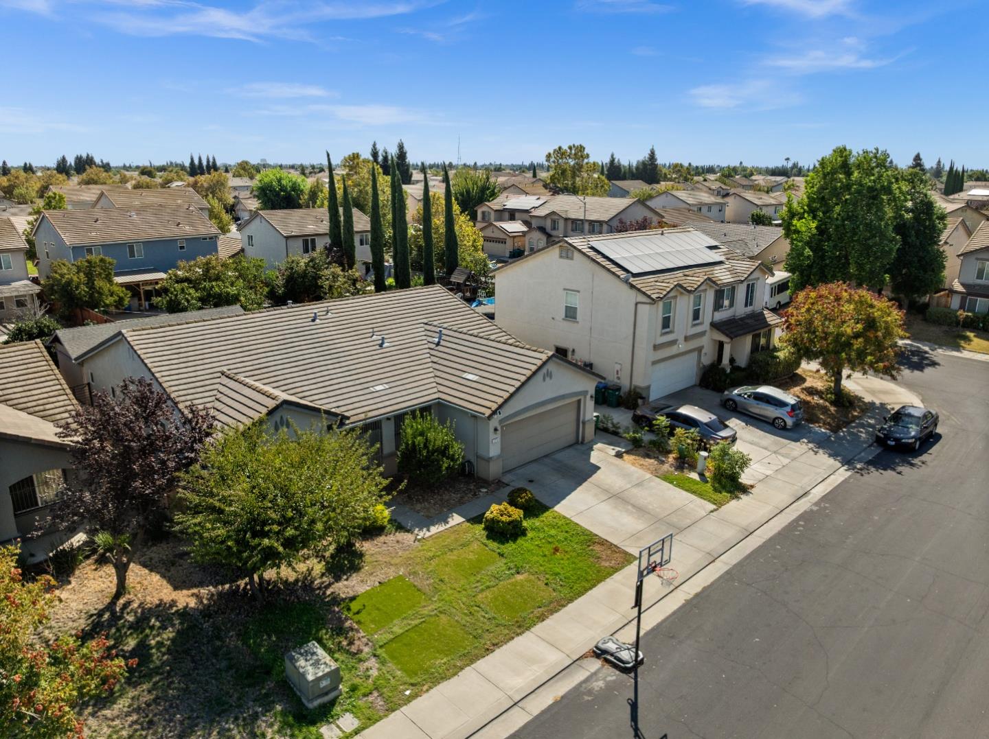 2710 Sebastan LN