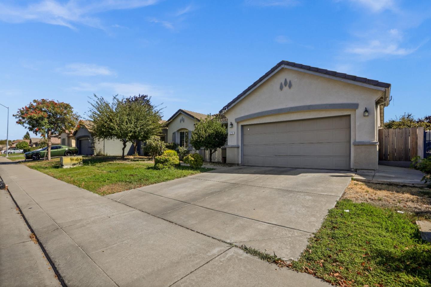2710 Sebastan LN