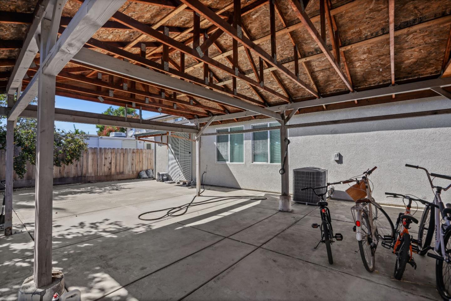 2710 Sebastan LN