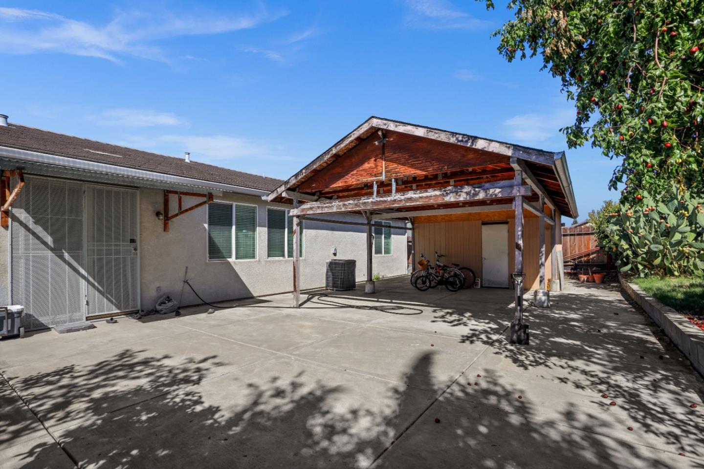 2710 Sebastan LN