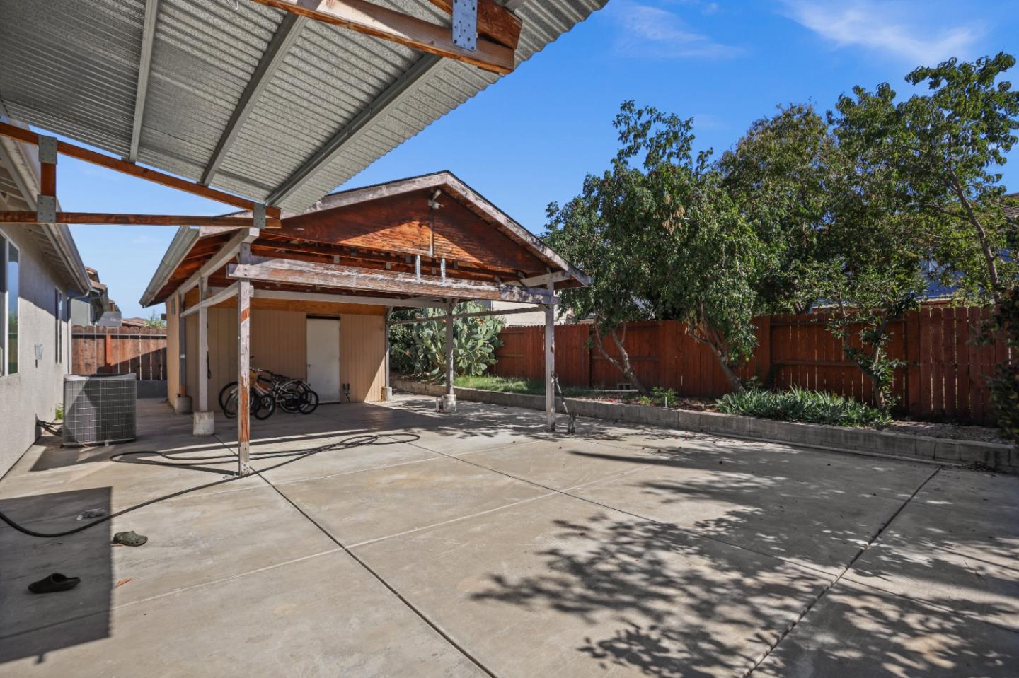 2710 Sebastan LN