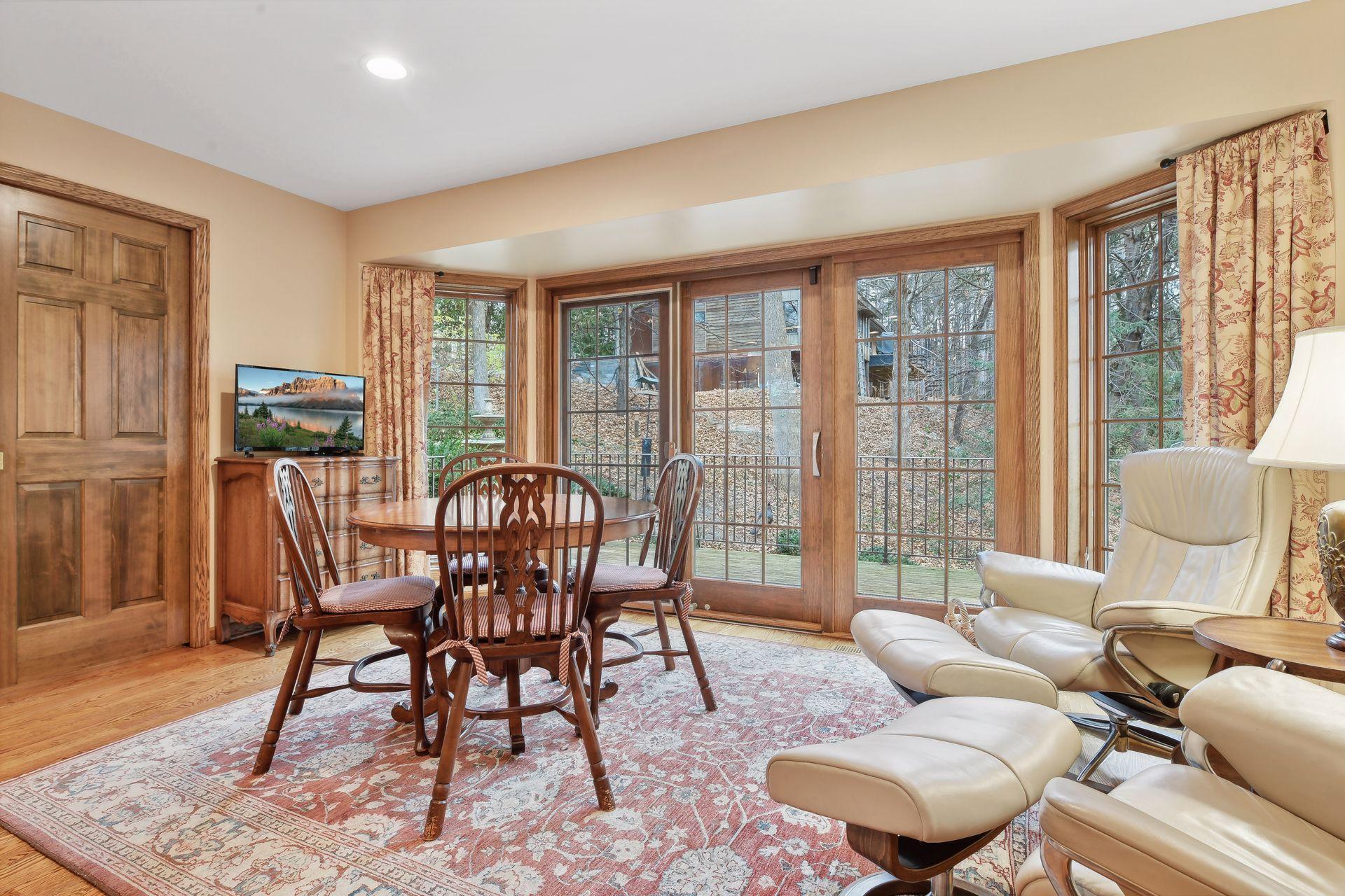 12101 Hilloway Road W