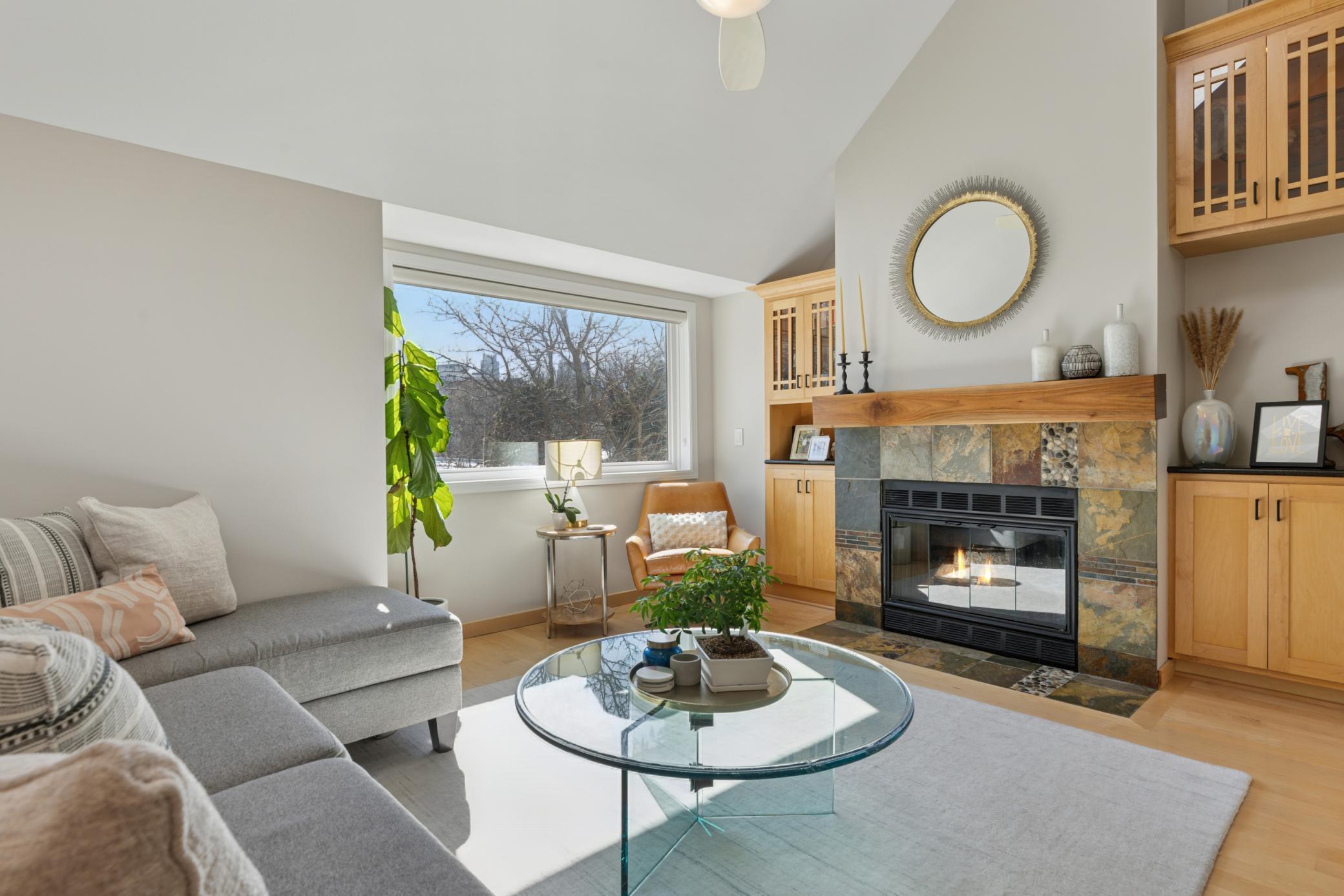 306 3rd Avenue NE