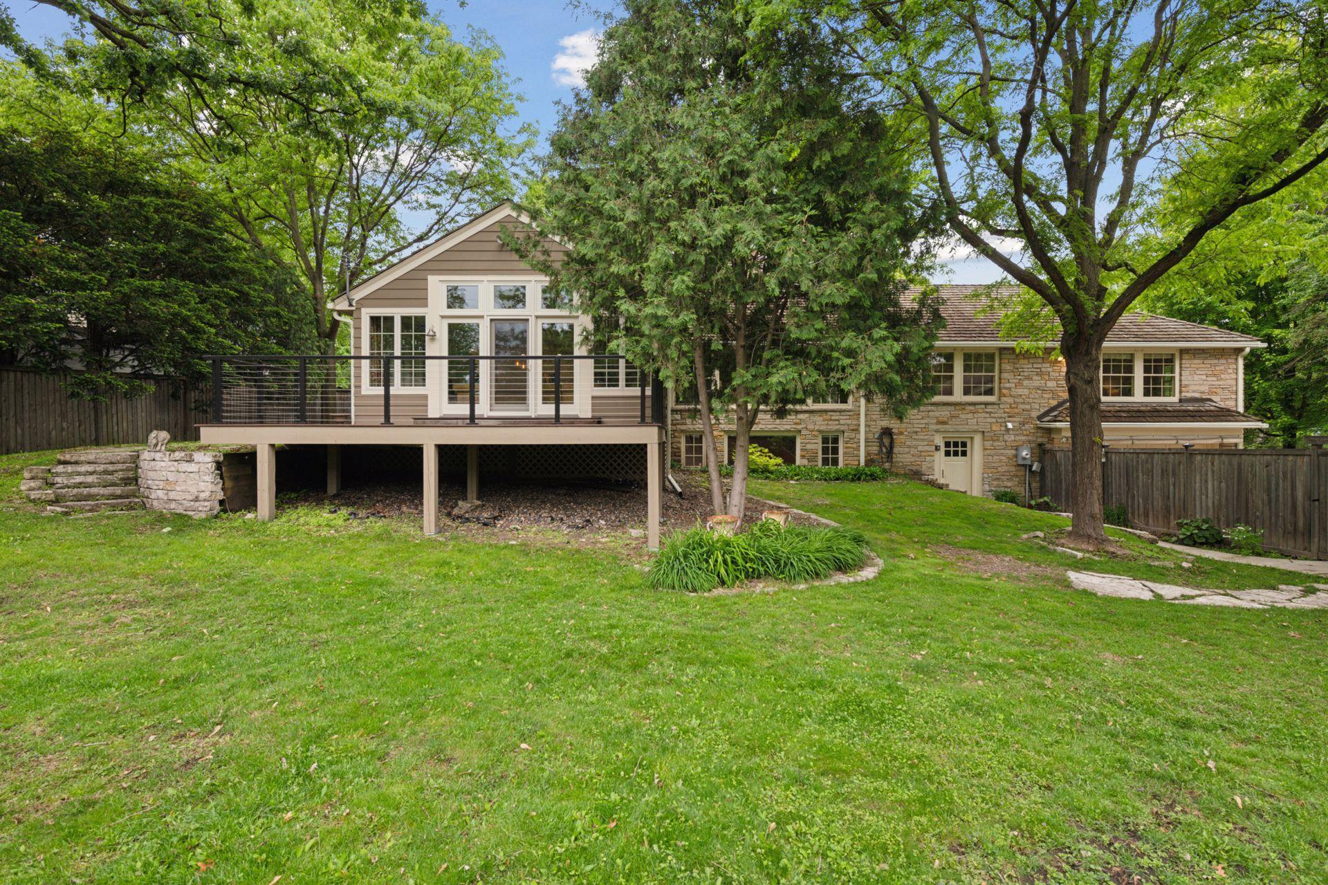 10 Woodland Rd