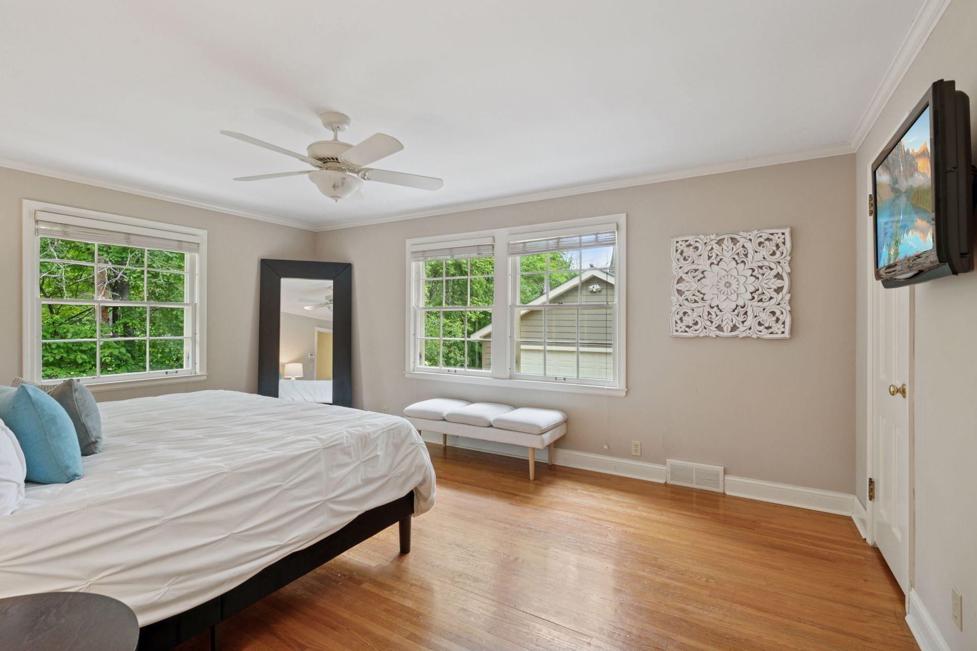 10 Woodland Rd